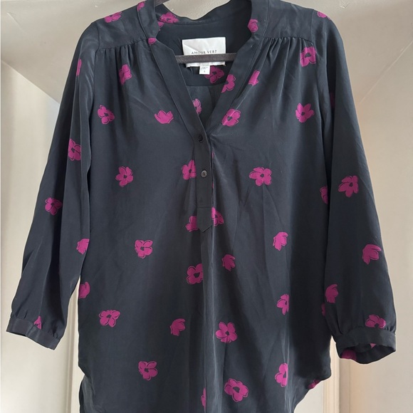 Amour Vert Tops - Amour Vert 100% Silk Blouse